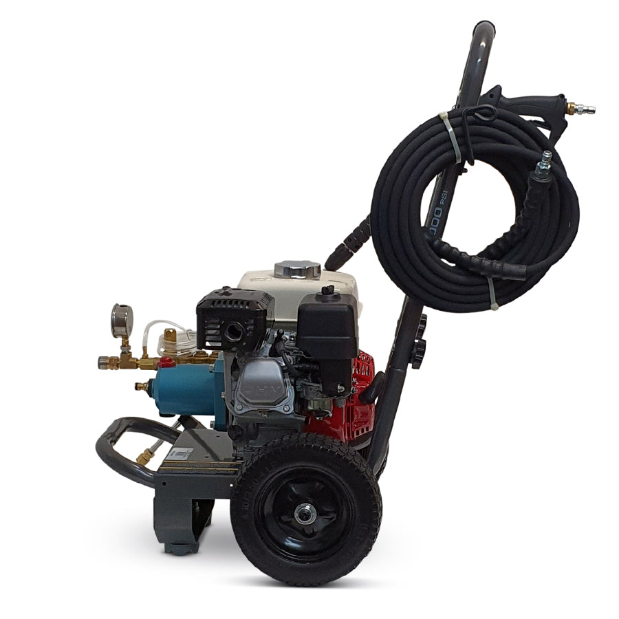 B E 3000 PSI Water Blaster Honda GX200 Engine, CAT Pump Unit